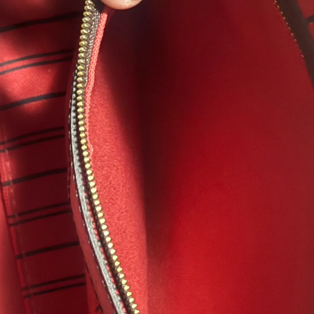 Louis Vuitton Neverfull MM Damier Ebene Cherry Interior - Picture 7 of 15